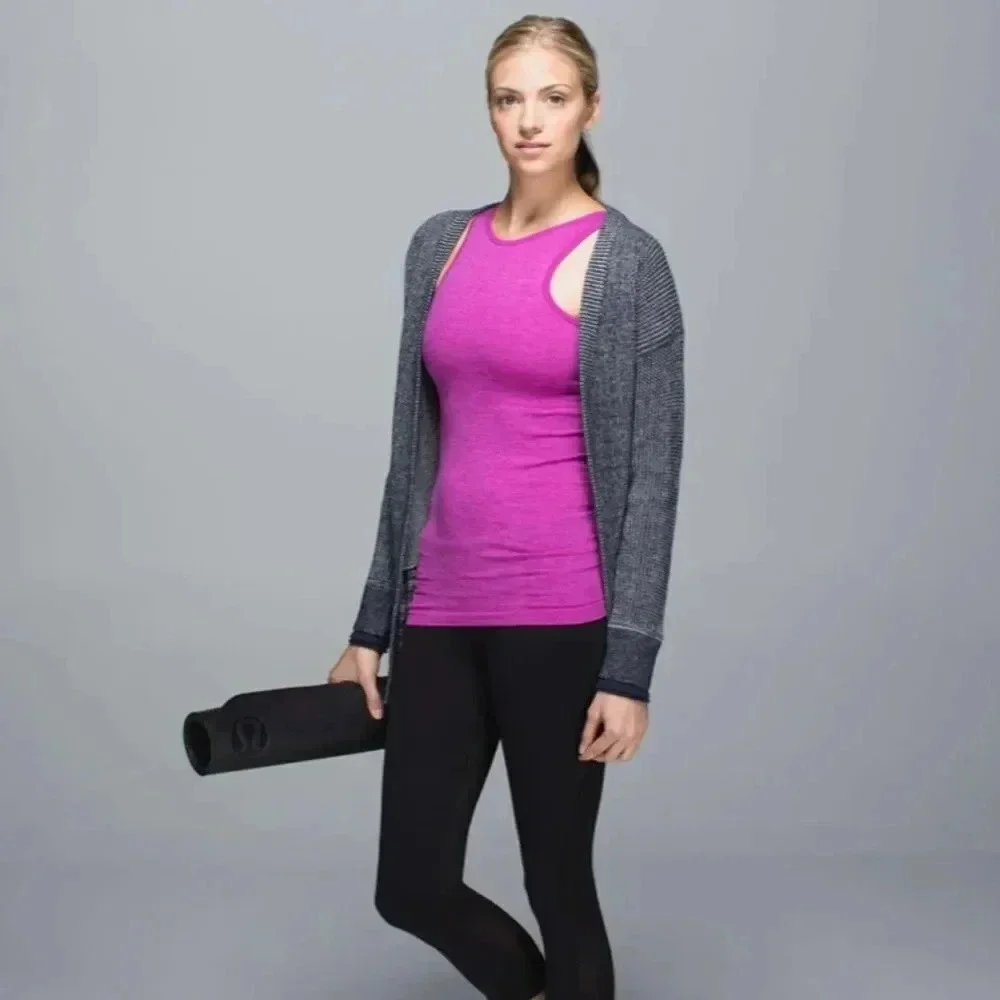 Lululemon sz 8 Seamlessly Covered Tank heathered Ultra Violet with pads EUC